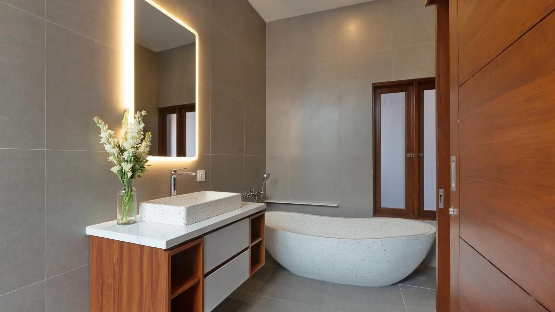 Imah Bali At Basangkasa Villa Seminyak